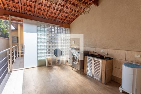 Casa à venda com 250m², 3 quartos e 5 vagasÁrea de serviço 