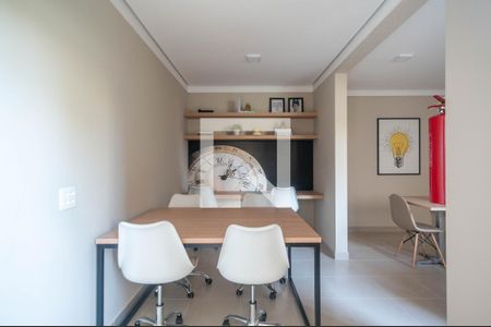 Apartamento à venda com 32m², 2 quartos e sem vaga Apartamento à venda com 32m², 2 quartos e sem vagaSala de Estudos