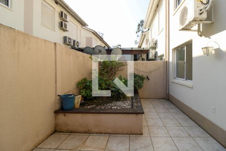 Casa de condomínio à venda com 144m², 3 quartos e 2 vagasQuintal