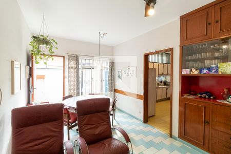 Casa à venda com 223m², 3 quartos e 4 vagas