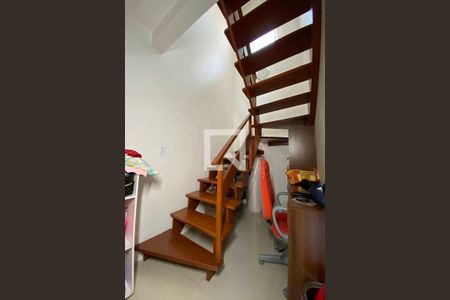 Escada de casa de condomínio à venda com 2 quartos, 83m² em Scharlau, São Leopoldo
