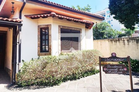 Casa para alugar com 650m², 6 quartos e 5 vagasFachada interna