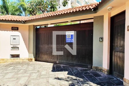 Casa para alugar com 650m², 6 quartos e 5 vagasFachada externa