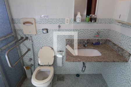 Casa para alugar com 650m², 6 quartos e 5 vagasBanheiro 2