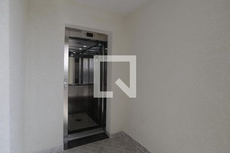 Apartamento à venda com 33m², 2 quartos e sem vaga Apartamento à venda com 33m², 2 quartos e sem vagaÁrea comum