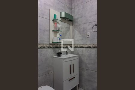 Casa à venda com 120m², 3 quartos e 4 vagas Casa à venda com 120m², 3 quartos e 4 vagasBanheiro 1