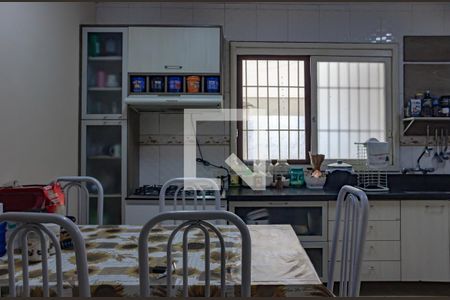 Casa à venda com 120m², 3 quartos e 4 vagas Casa à venda com 120m², 3 quartos e 4 vagasCozinha - Armários