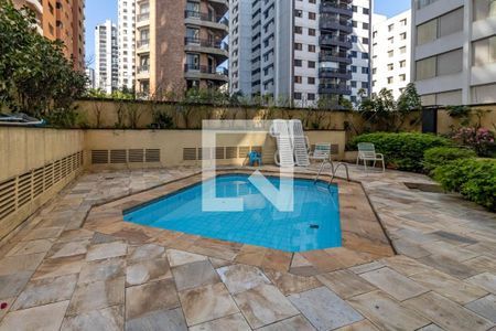 Apartamento à venda com 330m², 4 quartos e 4 vagasÁrea comum - Piscina