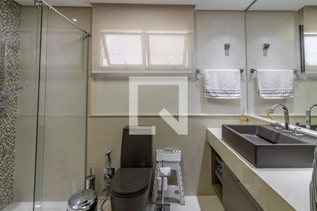Apartamento à venda com 330m², 4 quartos e 4 vagasBanheiro 02 da Suíte 02
