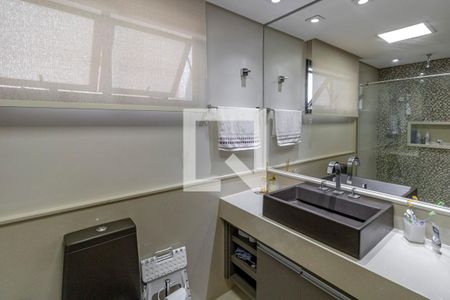 Apartamento à venda com 330m², 4 quartos e 4 vagasBanheiro 02 da Suíte 02