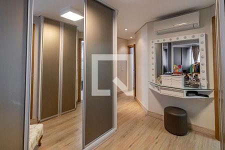 Apartamento à venda com 330m², 4 quartos e 4 vagasCloset da Suíte 02