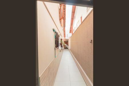 Casa à venda com 160m², 3 quartos e 2 vagas Casa à venda com 160m², 3 quartos e 2 vagasCorredor