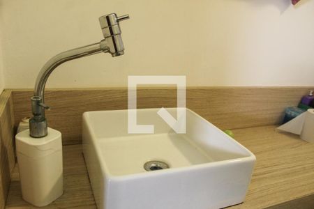 Casa de condomínio à venda com 110m², 3 quartos e 3 vagas Casa de condomínio à venda com 110m², 3 quartos e 3 vagasDetalhe - Pia do Banheiro