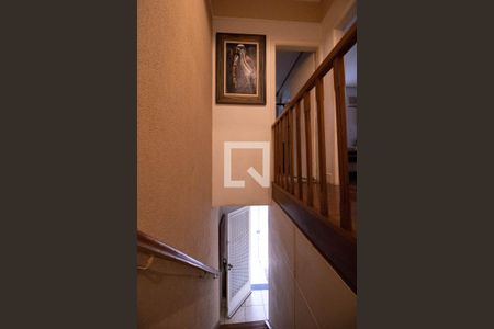 Casa à venda com 181m², 2 quartos e sem vaga Casa à venda com 181m², 2 quartos e sem vagaEscada