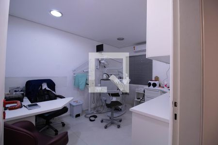 Casa à venda com 181m², 2 quartos e sem vaga Casa à venda com 181m², 2 quartos e sem vagaConsultorio