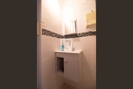 Casa à venda com 181m², 2 quartos e sem vaga Casa à venda com 181m², 2 quartos e sem vagaBanheiro Corredor