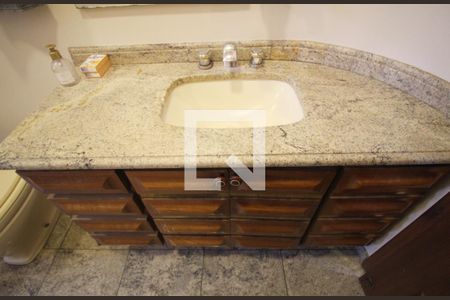 Casa para alugar com 341m², 4 quartos e 4 vagasBanheiro Social