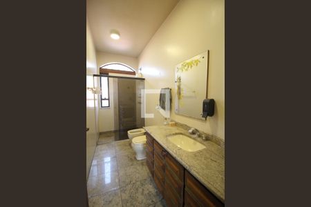 Casa para alugar com 341m², 4 quartos e 4 vagasBanheiro Social