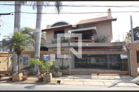 Casa para alugar com 341m², 4 quartos e 4 vagasFachada