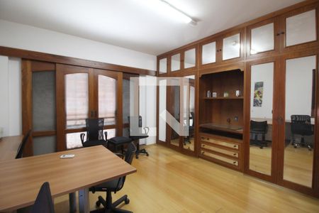 Casa para alugar com 341m², 4 quartos e 4 vagasSuíte 1