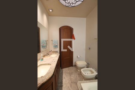 Casa para alugar com 341m², 4 quartos e 4 vagasBanheiro da Suíte 2