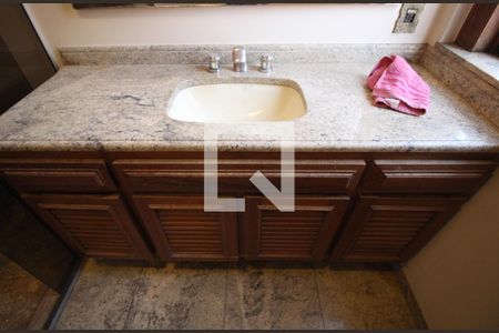 Casa para alugar com 341m², 4 quartos e 4 vagasBanheiro da Suíte 1