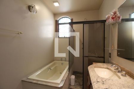 Casa para alugar com 341m², 4 quartos e 4 vagasBanheiro da Suíte 2