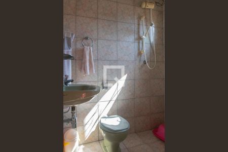 Casa à venda com 250m², 3 quartos e 3 vagasBanheiro quarto 2