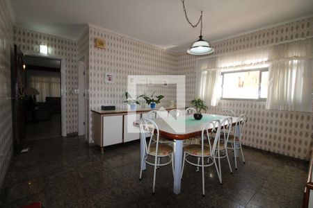 Casa à venda com 200m², 3 quartos e 2 vagasCozinha 