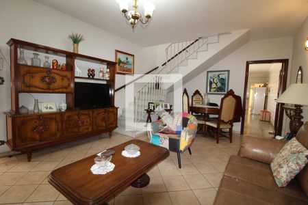 Casa à venda com 200m², 3 quartos e 2 vagasSala 