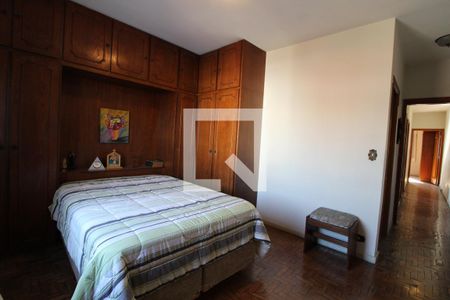 Casa à venda com 200m², 3 quartos e 2 vagasSuíte 