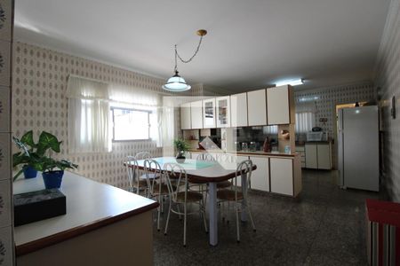 Casa à venda com 200m², 3 quartos e 2 vagasCozinha 