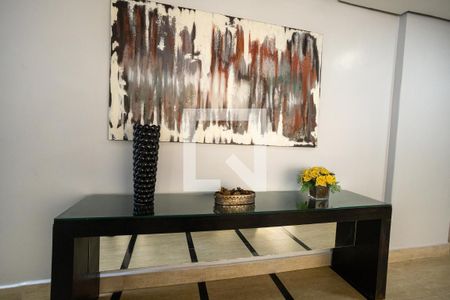 Apartamento para alugar com 67m², 2 quartos e 1 vaga Apartamento para alugar com 67m², 2 quartos e 1 vagaHall social