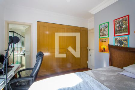 Apartamento à venda com 136m², 4 quartos e 3 vagasQuarto 2 - Suíte