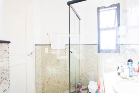 Apartamento à venda com 136m², 4 quartos e 3 vagasBanheiro do quarto 2