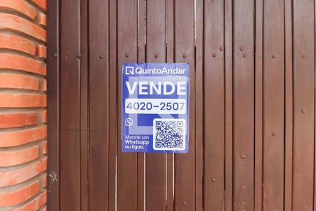 Casa à venda com 1300m², 4 quartos e 8 vagas Casa à venda com 1300m², 4 quartos e 8 vagasFachada