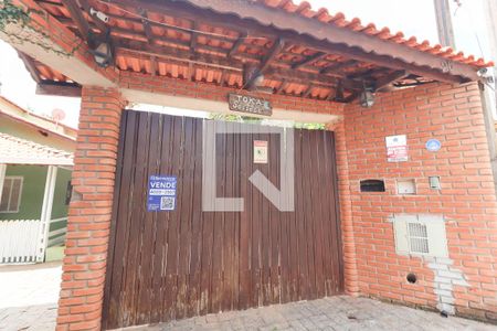 Casa à venda com 1300m², 4 quartos e 8 vagas Casa à venda com 1300m², 4 quartos e 8 vagasFachada