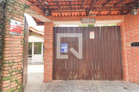 Casa à venda com 1300m², 4 quartos e 8 vagas Casa à venda com 1300m², 4 quartos e 8 vagasFachada