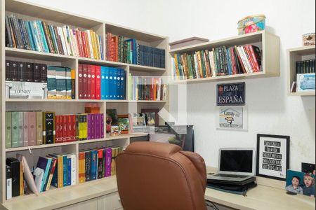 Casa à venda com 1300m², 4 quartos e 8 vagas Casa à venda com 1300m², 4 quartos e 8 vagasEscritório