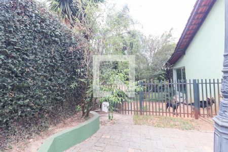 Casa à venda com 1300m², 4 quartos e 8 vagas Casa à venda com 1300m², 4 quartos e 8 vagasÁrea Externa