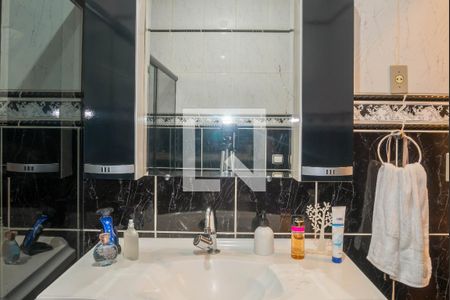 Casa à venda com 1300m², 4 quartos e 8 vagas Casa à venda com 1300m², 4 quartos e 8 vagasBanheiro da Suíte