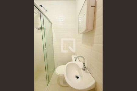 Banheiro de apartamento para alugar com 1 quarto, 25m² em Ingleses do Rio Vermelho, Florianópolis