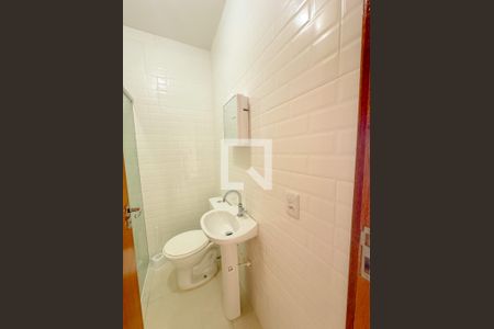 Banheiro de apartamento para alugar com 1 quarto, 25m² em Ingleses do Rio Vermelho, Florianópolis