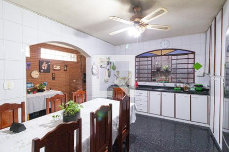 Casa à venda com 148m², 4 quartos e 2 vagas Casa à venda com 148m², 4 quartos e 2 vagasCozinha