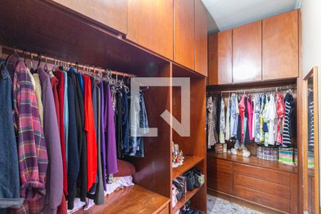 Casa à venda com 148m², 4 quartos e 2 vagas Casa à venda com 148m², 4 quartos e 2 vagasCloset