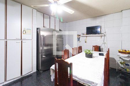 Casa à venda com 148m², 4 quartos e 2 vagas Casa à venda com 148m², 4 quartos e 2 vagasCozinha