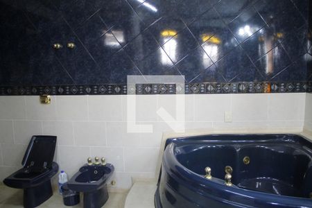 Casa à venda com 304m², 3 quartos e 3 vagasBanheiro da Suíte