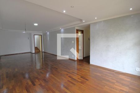 Sala 1 de casa para alugar com 4 quartos, 250m² em Jardim Consórcio, São Paulo