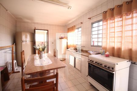 Casa à venda com 210m², 4 quartos e 4 vagasCozinha