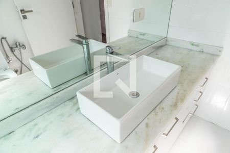 Casa à venda com 300m², 4 quartos e 2 vagasBanheiro da Suíte 1